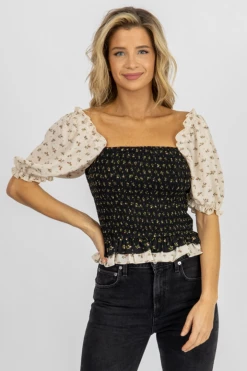 2.7 AUGUST APPAREL CLOTHING FLORAL SMOCK CONTRAST TOP