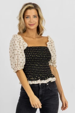 2.7 AUGUST APPAREL CLOTHING FLORAL SMOCK CONTRAST TOP