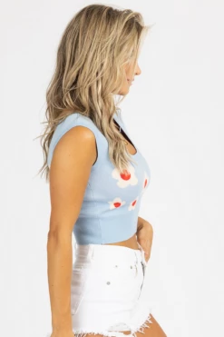 BAILEY ROSE BABY BLUE DAISY SWEATER TANK