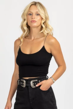 DYNAMIC FASHION BLACK ELASTIC STRAP RIBBED BRALETTE