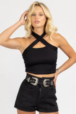 DYNAMIC FASHION BLACK RIBBED CROSS HALTER CROP CLOTHING