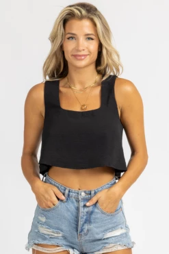 DEE ELLY BLACK SQUARENECK RELAXED CROP TOP