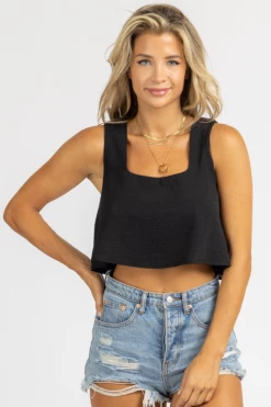 DEE ELLY BLACK SQUARENECK RELAXED CROP TOP