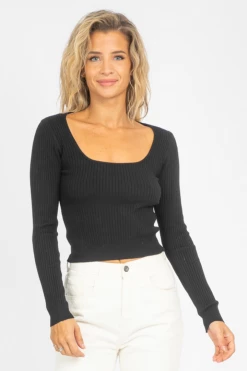 TREND NOTES KNIT SQUARE NECK CROP IN BLACK CLOTHING