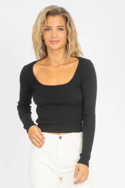 TREND NOTES KNIT SQUARE NECK CROP IN BLACK CLOTHING