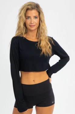 TREND NOTES BLACK THUMBHOLE CROP