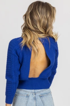 FORE COLLECTION BLUE CHAIN NECKLINE OPEN BACK SWEATER