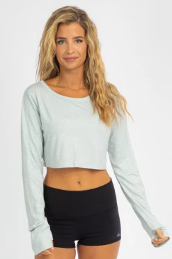 TREND NOTES BLUE THUMBHOLE CROP CLOTHING