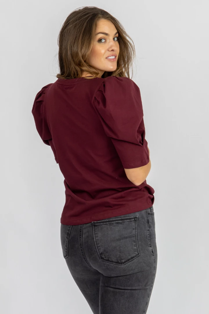 2.7 AUGUST APPAREL BURGUNDY U-NECK PLEATED PUFF TOP 6 2.7 AUGUST APPAREL BURGUNDY U-NECK PLEATED PUFF TOP