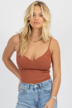 OLIVACEOUS CAMEL V-NECK DETAIL THICK KNIT TANK