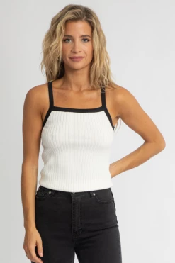 GILLI CONTRAST SQUARENECK TANK