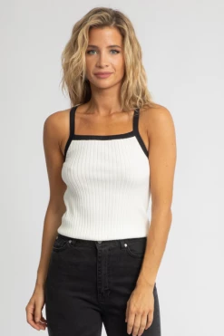 GILLI CONTRAST SQUARENECK TANK