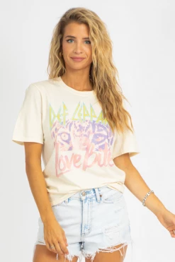 L MICHELE DEF LEPPARD GRAPHIC TEE CLOTHING