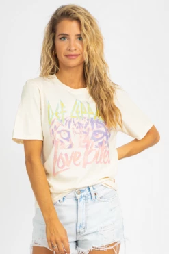 L MICHELE DEF LEPPARD GRAPHIC TEE CLOTHING