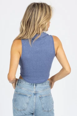 LE LIS NEW ARRIVALS DUSTY BLUE COLLARED CROP TANK