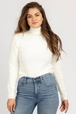 THE FREE YOGA WHITE BASIC FUZZY KNIT