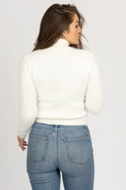 THE FREE YOGA WHITE BASIC FUZZY KNIT 9 THE FREE YOGA WHITE BASIC FUZZY KNIT