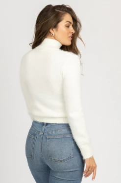 THE FREE YOGA WHITE BASIC FUZZY KNIT 8 THE FREE YOGA WHITE BASIC FUZZY KNIT