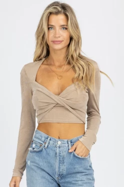 MABLE MOCHA SLINKY LONG SLEEVE FRONT TWIST CROP *BACK IN STOCK*