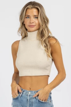 LE LIS OATMEAL MOCKNECK SLEEVELESS CROP TOP