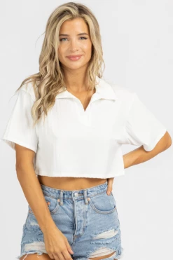 LE LIS CLOTHING OFF WHITE RIBBED COLLARED CROP