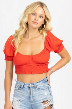 LE LIS RED SMOCKED SHORT SLEEVE CROP