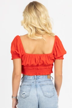 LE LIS RED SMOCKED SHORT SLEEVE CROP