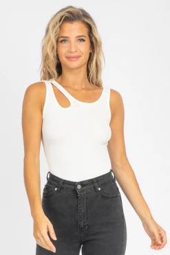 FINAL TOUCH CLOTHING IVORY CUTOUT SHOULDER RIBBED TANK