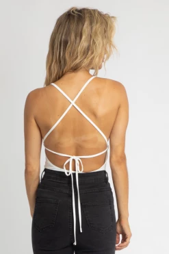 ET CLET WHITE RUCHED TIE-BACK BODYSUIT