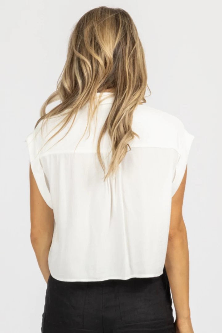FORE COLLECTION SLEEVELESS CROPPED BUTTON BLOUSE IN WHITE CLOTHING 5 FORE COLLECTION SLEEVELESS CROPPED BUTTON BLOUSE IN WHITE CLOTHING