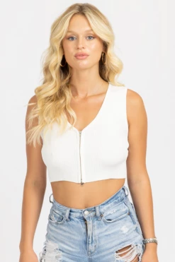 MISS LOVE CLOTHING WHITE KNIT ZIPPERED CROP TANK